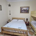 Honey-house “kastrioti” Habitación en casa particular