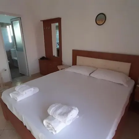 Homestay Honey-house “kastrioti” *