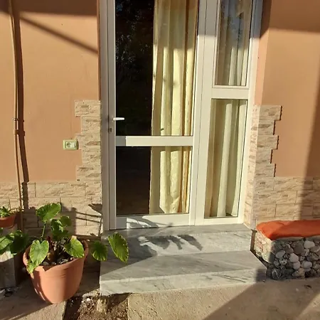 Honey-house “kastrioti” Alloggio in famiglia