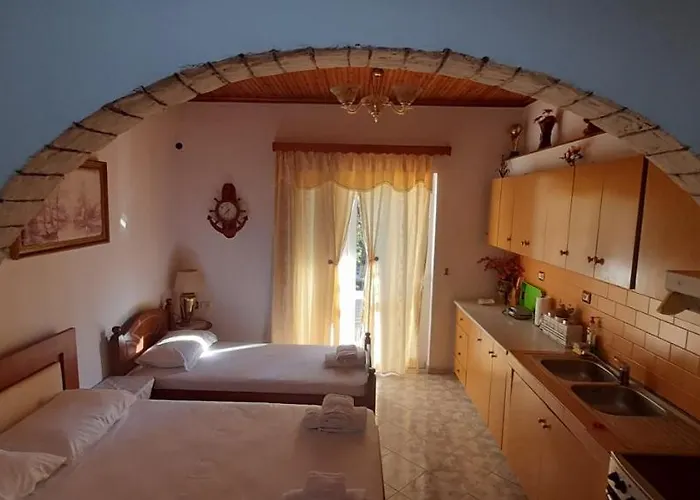 Alloggio in famiglia Honey-house “kastrioti”