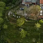 ホームステイ Honey-house Kastrioti Adventures *