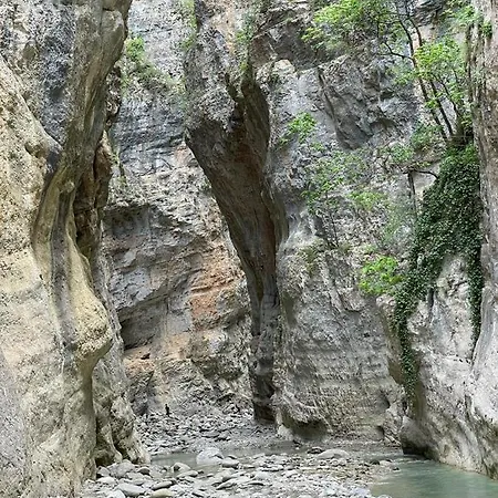 בית אירוח Honey-house Kastrioti Adventures Përmet