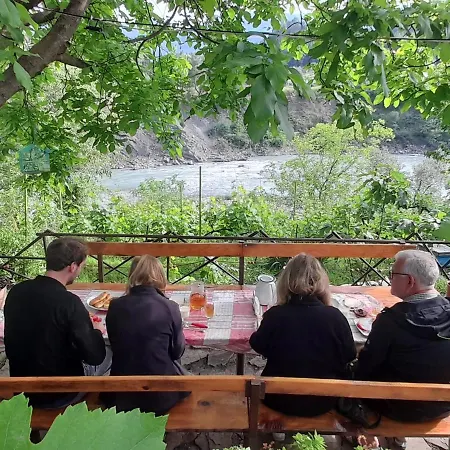 Проживание в семье Honey-house “kastrioti” *