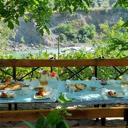 בית אירוח Honey-house Kastrioti Adventures