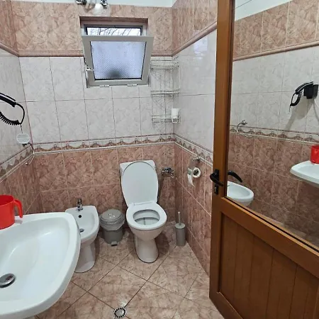 Honey-house Kastrioti Adventures בית אירוח
