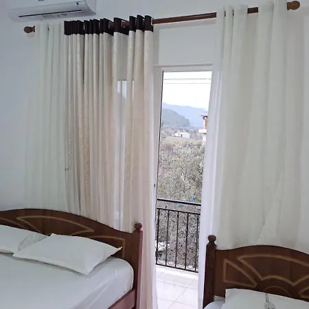 Honey-house Kastrioti Adventures בית אירוח