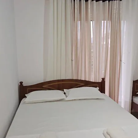 בית אירוח Honey-house Kastrioti Adventures