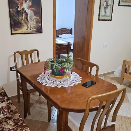 Honey-house Kastrioti Adventures בית אירוח