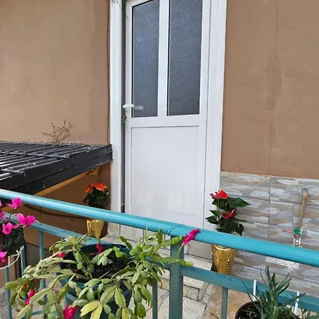 Honey-house Kastrioti Adventures בית אירוח *