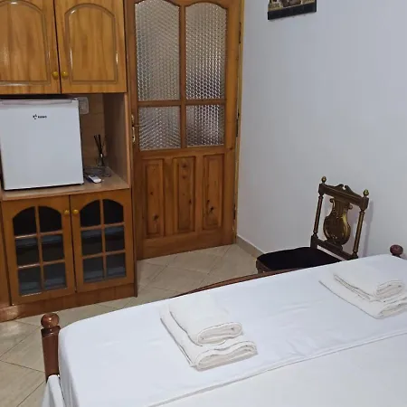 Honey-house Kastrioti Adventures בית אירוח Përmet